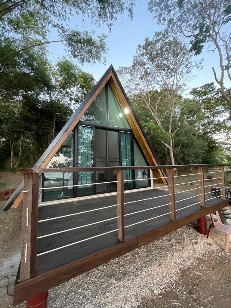 Dugong Koh Sukorn Hotel Ko Sukon Exterior photo