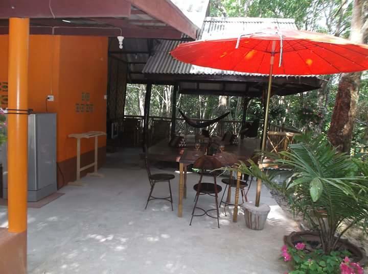 Dugong Koh Sukorn Hotel Ko Sukon Exterior photo